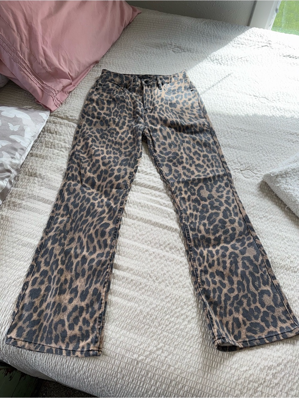 Good American Good Standard Leopard Kick Flare Jeans 4/27 - Picture 1 of 6